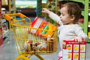 Innkaupakerra og barn